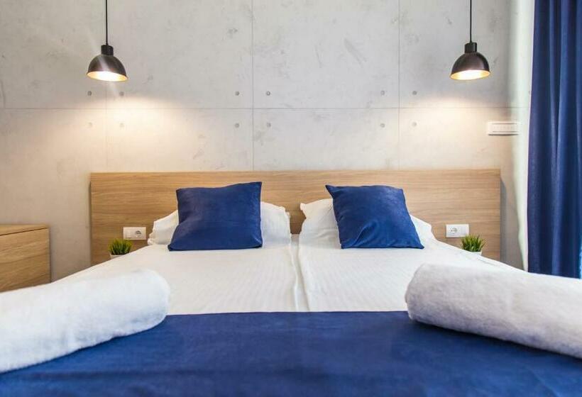 پانسیون Empire Luxury Apartments