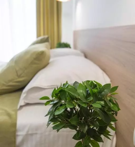 پانسیون Empire Luxury Apartments