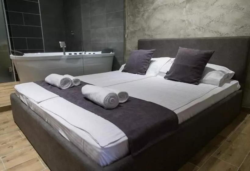پانسیون Empire Luxury Apartments