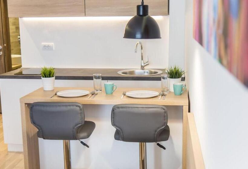 پانسیون Empire Luxury Apartments