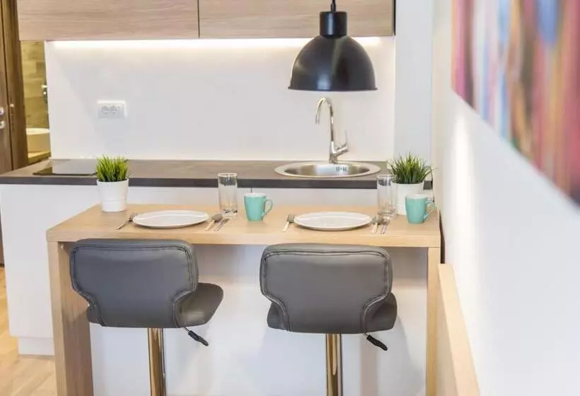پانسیون Empire Luxury Apartments
