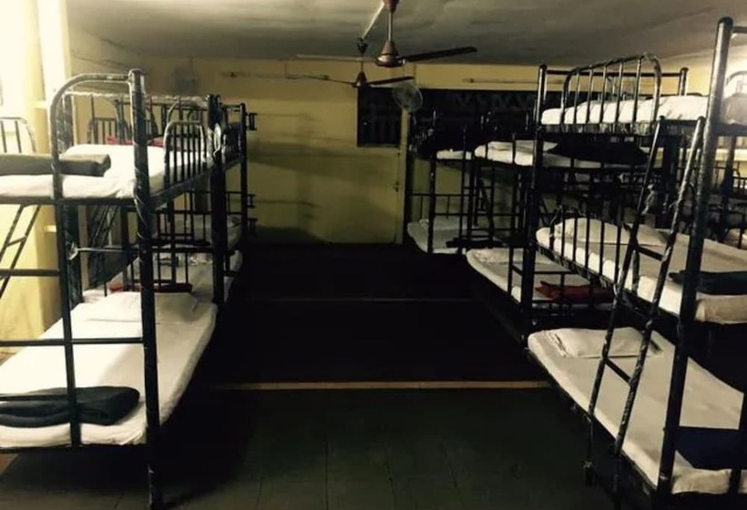 בית מלון כפרי Goroomgo Goa Tourist Dormitory Goa