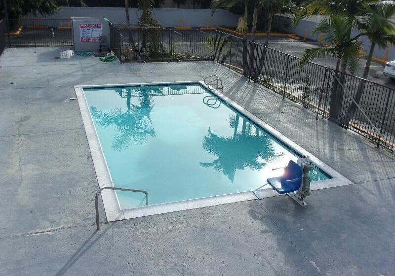 ホテル Royalty Inn