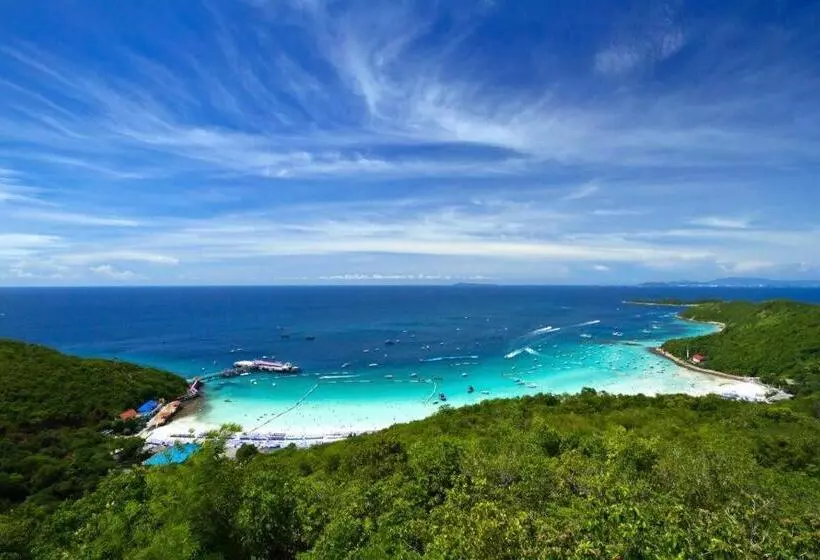 Hotelli Baan Navy Kohlarn