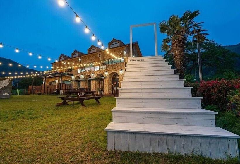 בית מלון כפרי Grand Pension