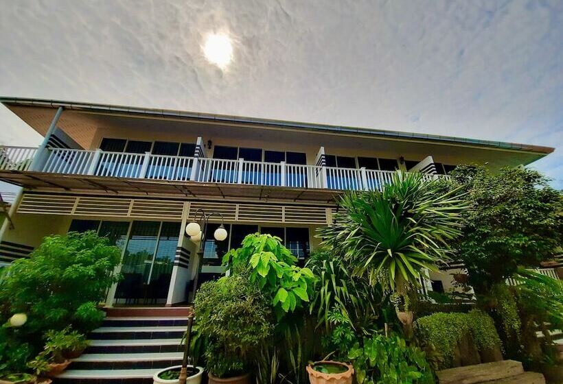 בית מלון כפרי Koh Larn Riviera