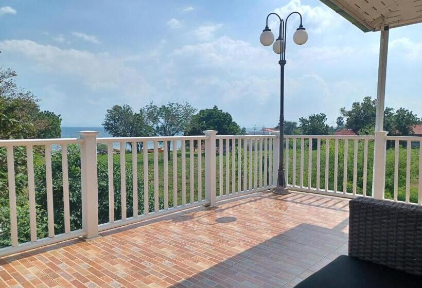 בית מלון כפרי Koh Larn Riviera