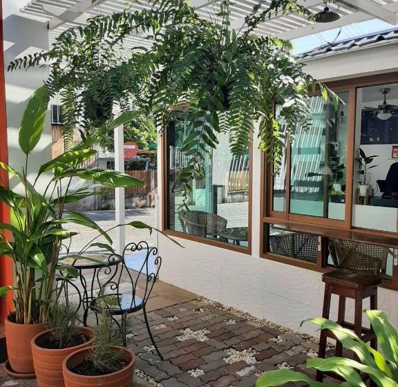 בית מלון כפרי Koh Larn Riviera