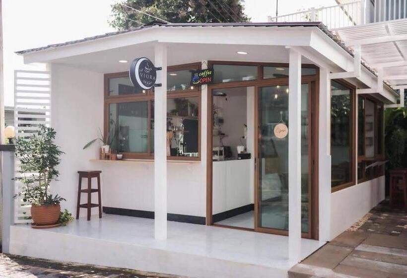 בית מלון כפרי Koh Larn Riviera