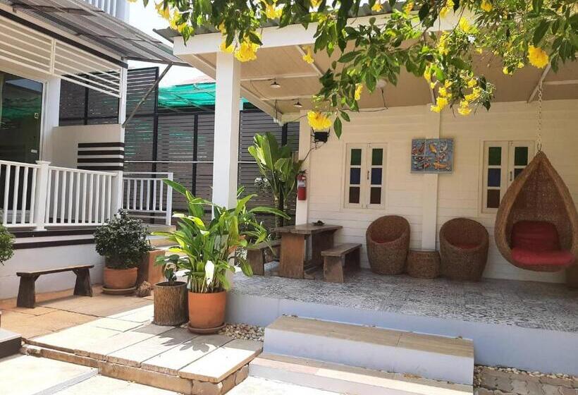 בית מלון כפרי Koh Larn Riviera