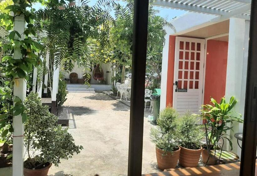 בית מלון כפרי Koh Larn Riviera