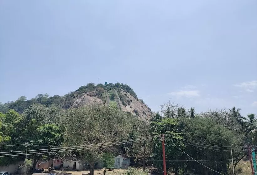 Hotelli Velan Temple View