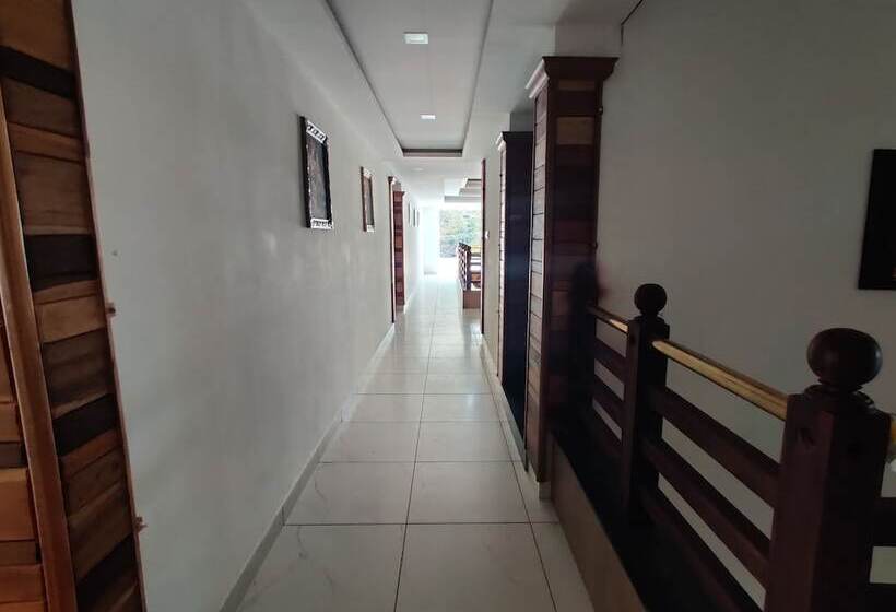 Hotel Velan Temple View