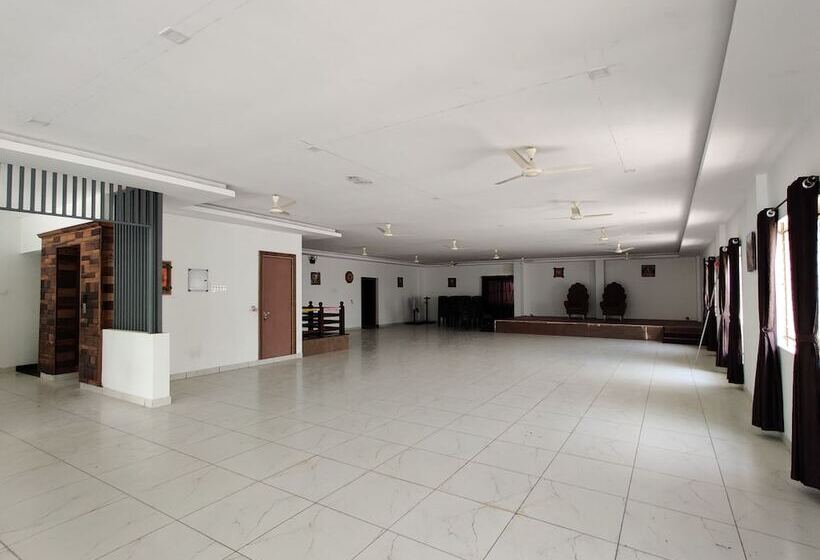 Hotel Velan Temple View