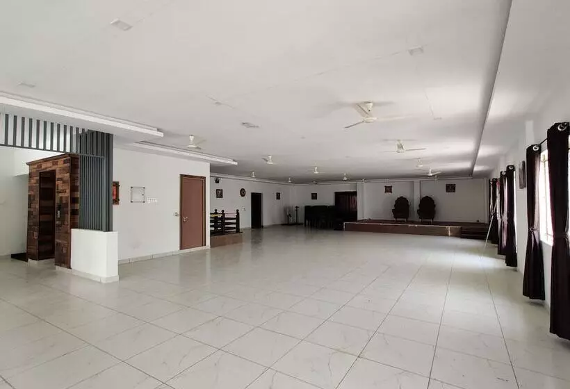 Hotelli Velan Temple View