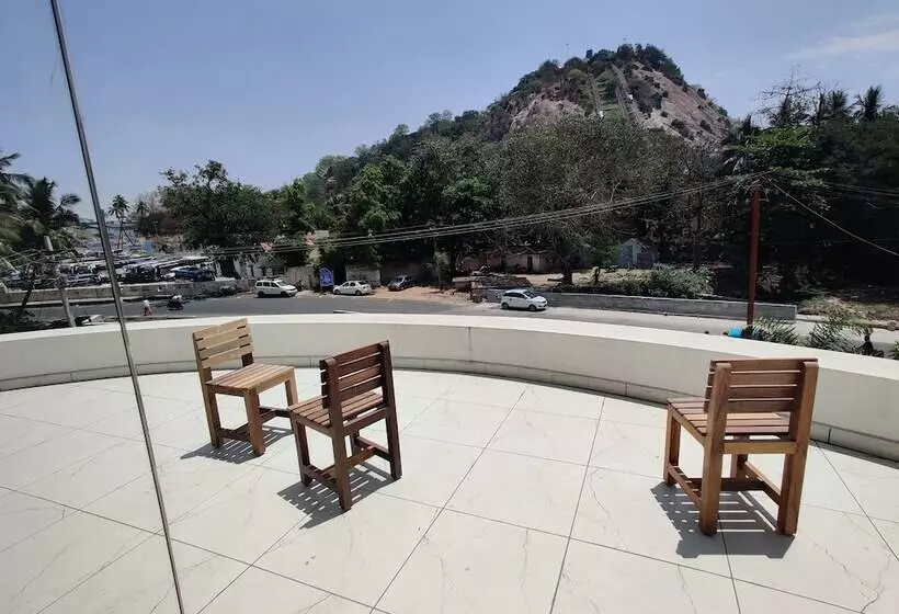 Hotelli Velan Temple View