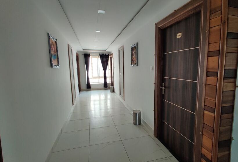 Hotel Velan Temple View