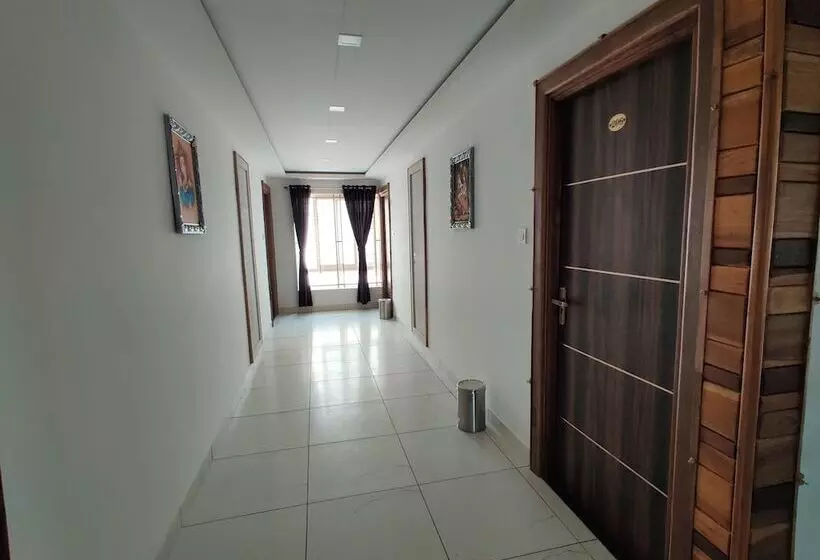 Hotelli Velan Temple View