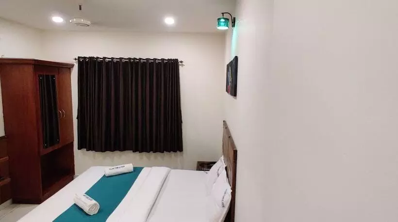 Hotelli Velan Temple View