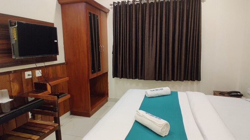 Hotel Velan Temple View