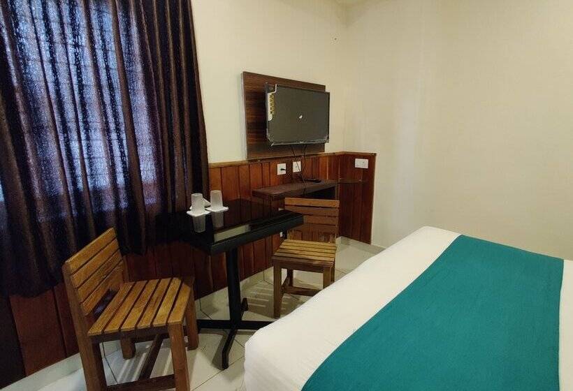 Hotel Velan Temple View