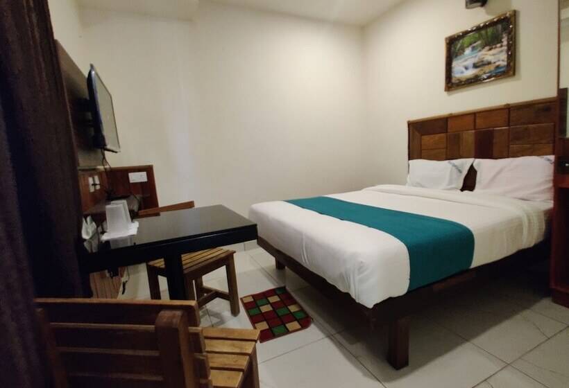 Hotel Velan Temple View