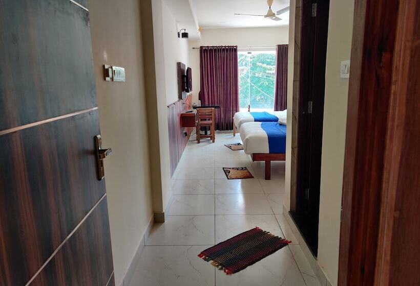 Hotel Velan Temple View