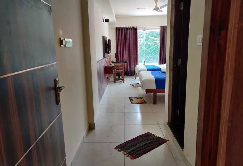 Hotelli Velan Temple View