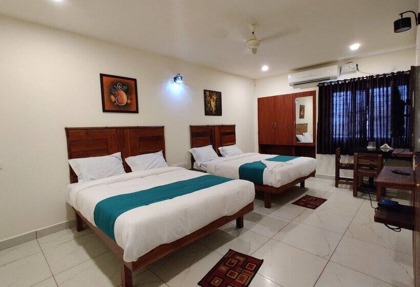 Hotel Velan Temple View