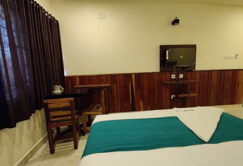 Hotel Velan Temple View