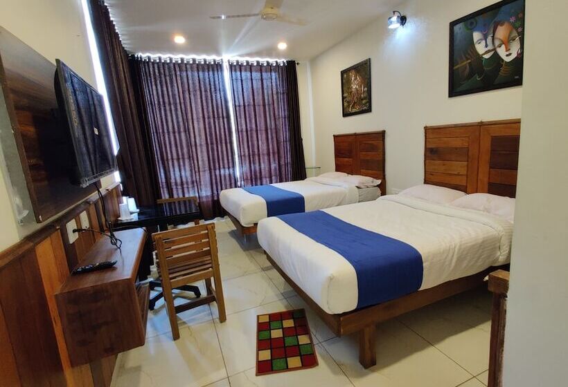 Hotel Velan Temple View