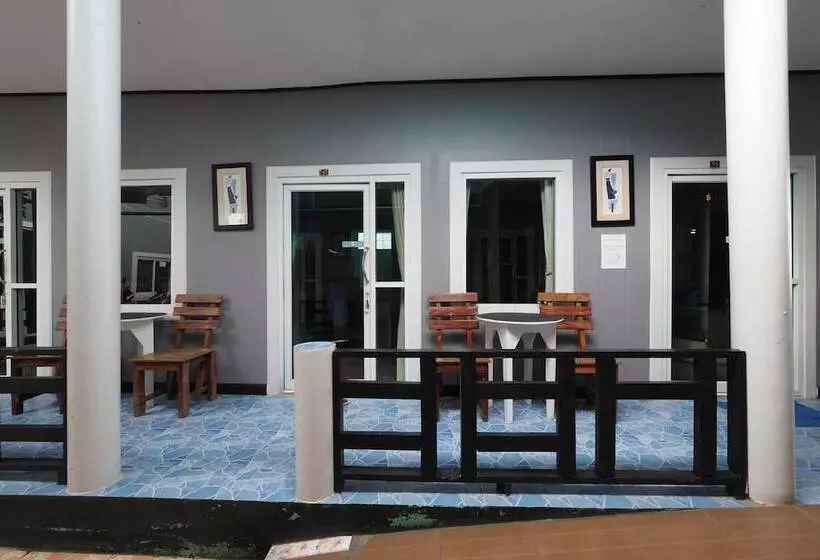 ホテル Chidlom Resort By Oyo Rooms