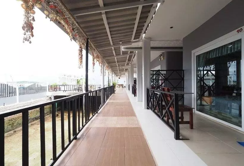 ホテル Chidlom Resort By Oyo Rooms