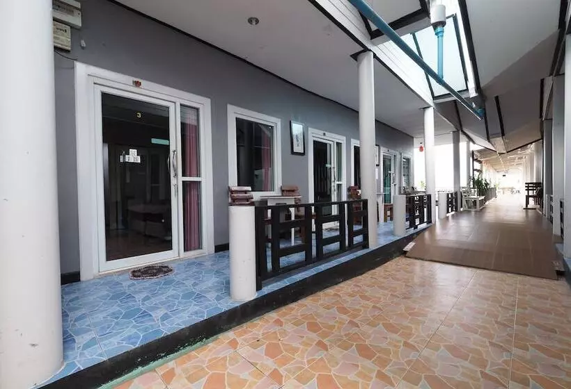 ホテル Chidlom Resort By Oyo Rooms