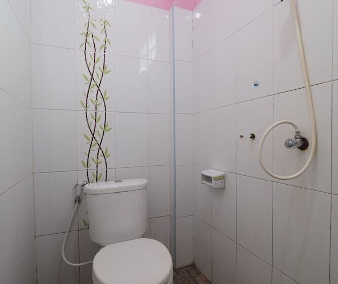 בית מלון כפרי Chidlom Resort By Oyo Rooms