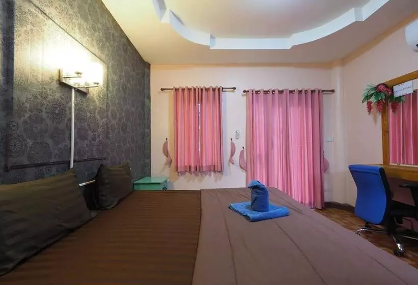 ホテル Chidlom Resort By Oyo Rooms