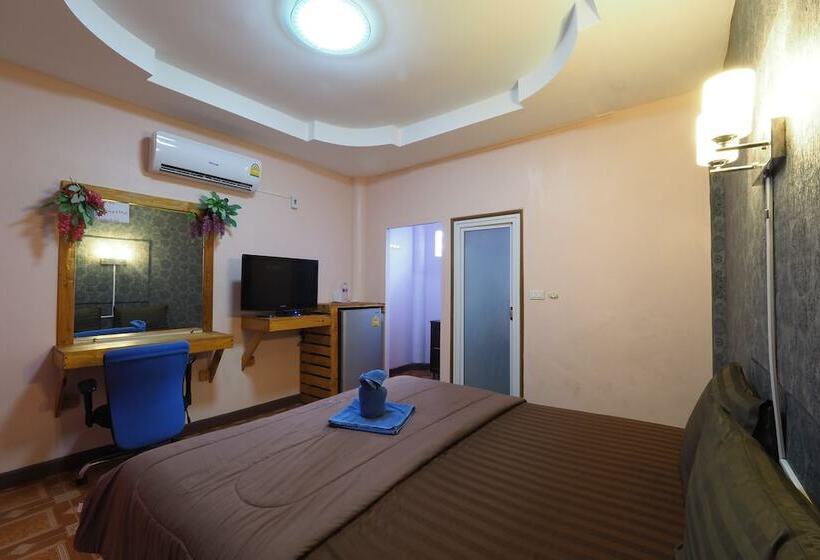 בית מלון כפרי Chidlom Resort By Oyo Rooms