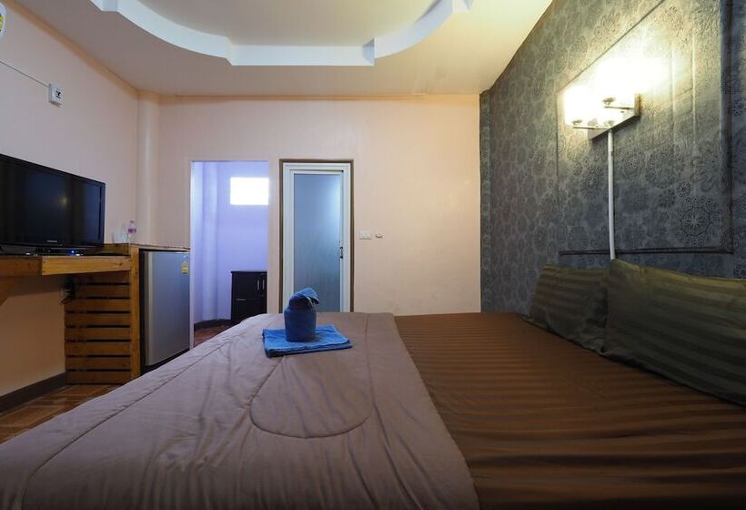 בית מלון כפרי Chidlom Resort By Oyo Rooms