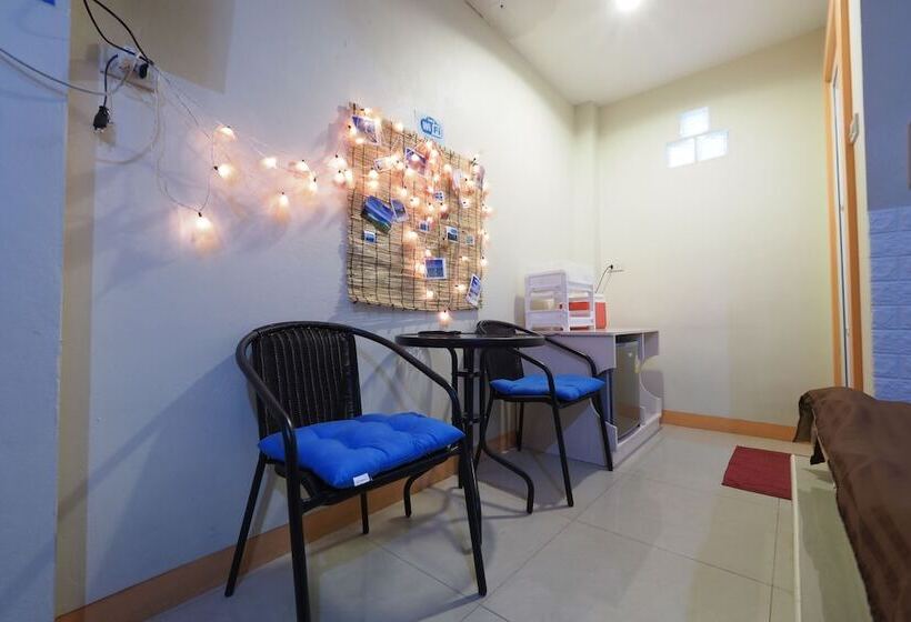 בית מלון כפרי Chidlom Resort By Oyo Rooms