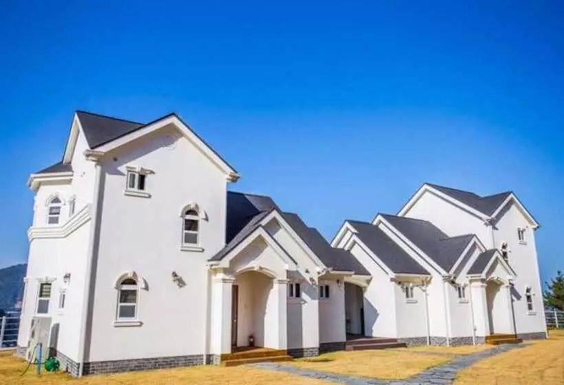 هتل Yeosu L House Pension