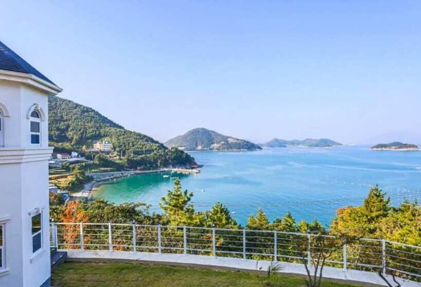 Отель Yeosu L House Pension
