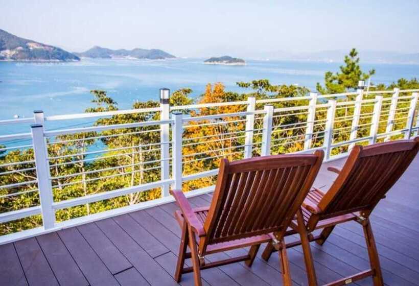 Отель Yeosu L House Pension