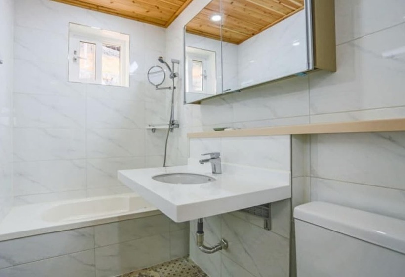 Отель Yeosu L House Pension