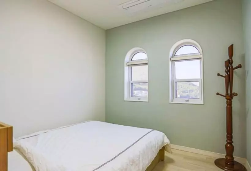 هتل Yeosu L House Pension