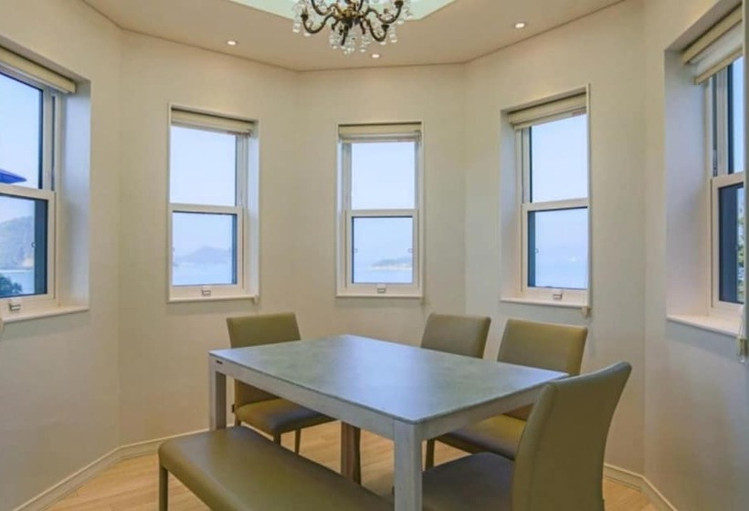 Отель Yeosu L House Pension