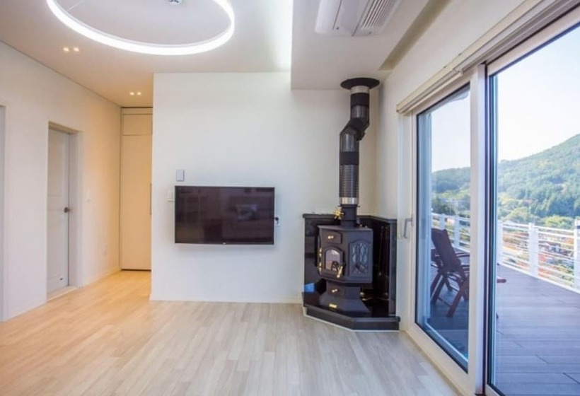 Отель Yeosu L House Pension