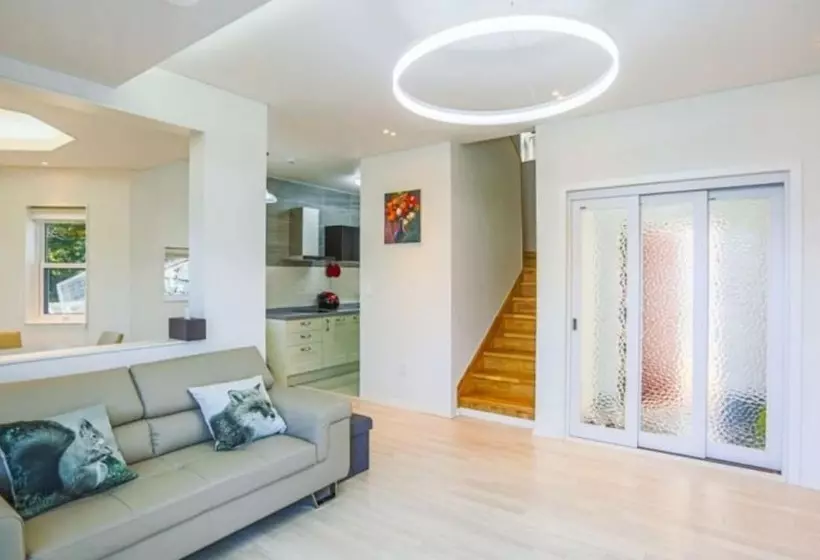 هتل Yeosu L House Pension