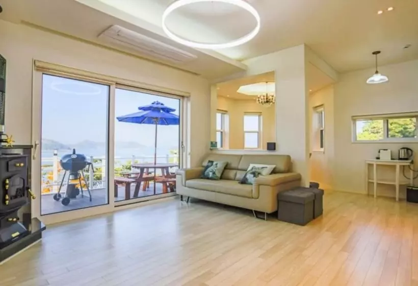 هتل Yeosu L House Pension