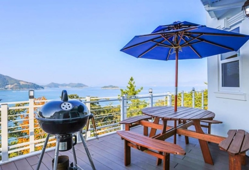 Отель Yeosu L House Pension