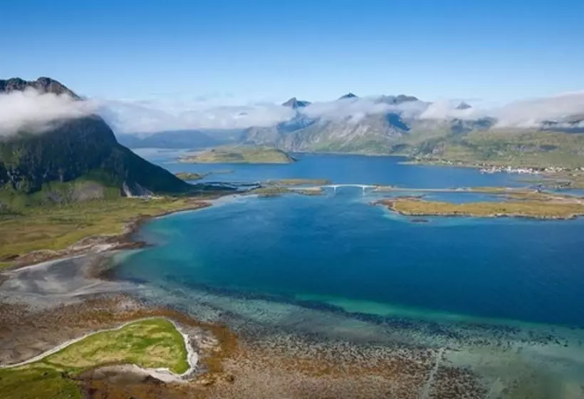 Hotelli Lydersen Rorbuer Hostel And Apartments Kvalvika And Rytten